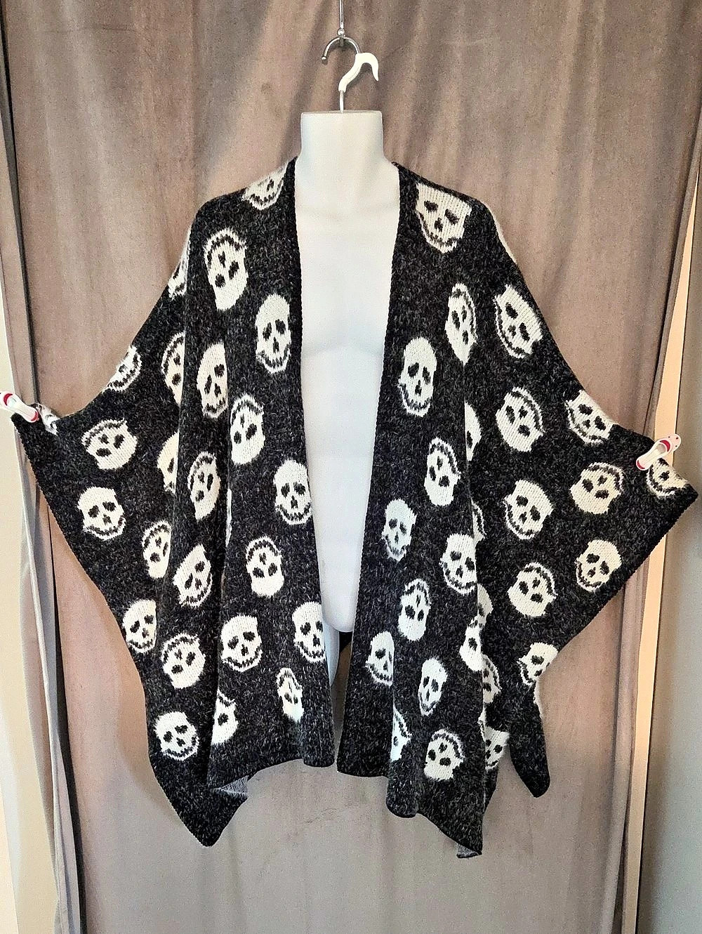 TORRID Skull Print Poncho in Black & White One Size